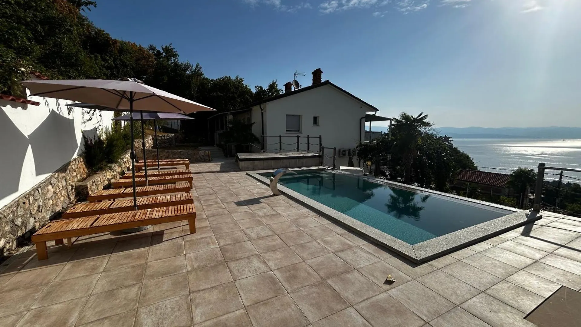 Apartment Apartmani Lovransko Blago Zvonimir
